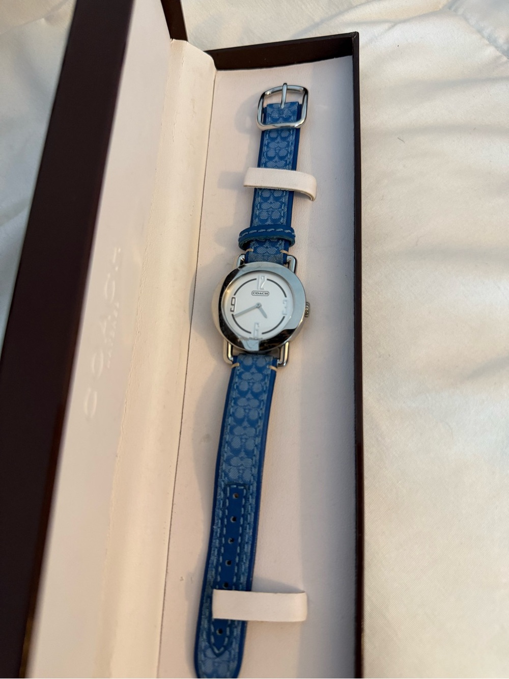 Coach Blue Signature cloth Strap Round Watch - Picture 1 of 3
